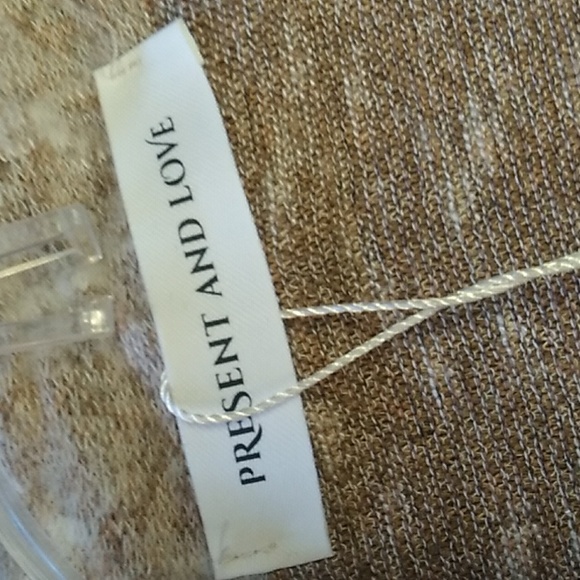 Present and Love women's sweater - Picture 6 of 10